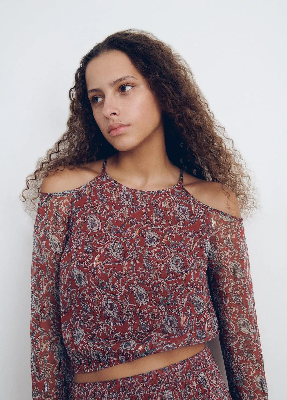 Blusa estampada cut out hombro