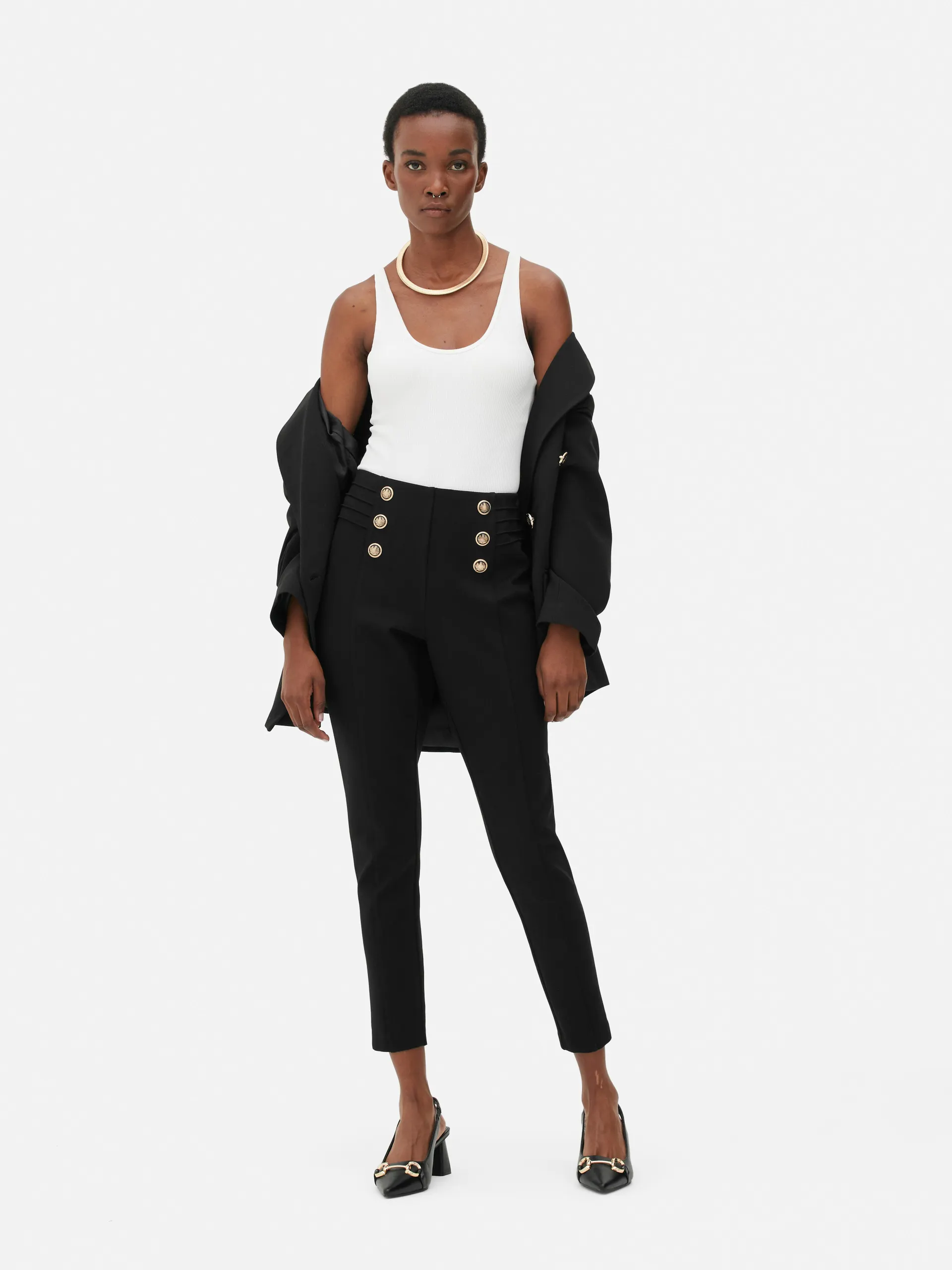 Hose mit hohem Bund und Knöpfen