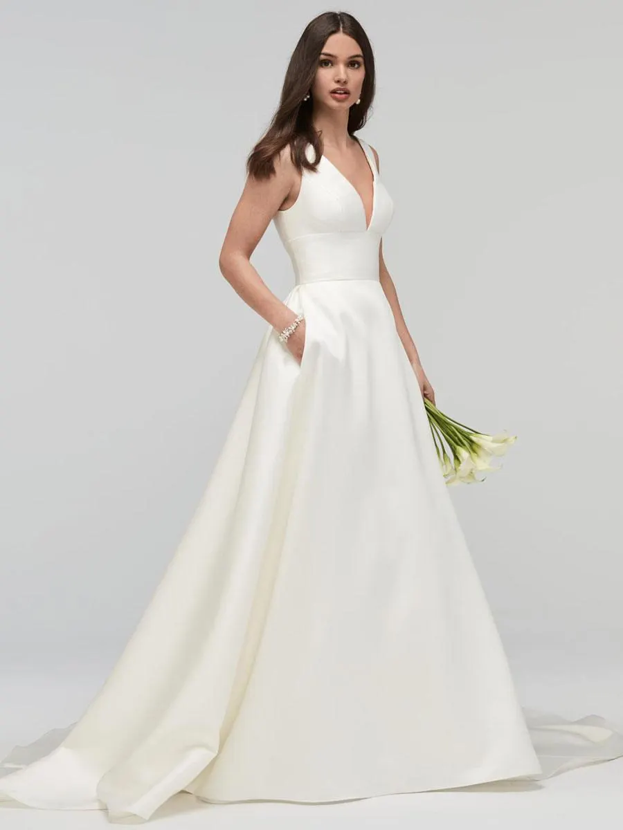 Vestidos de novia de una línea de marfil con bolsillos sin mangas de tren Vestidos de novia largos de tela de satén sin espalda con cuello en V