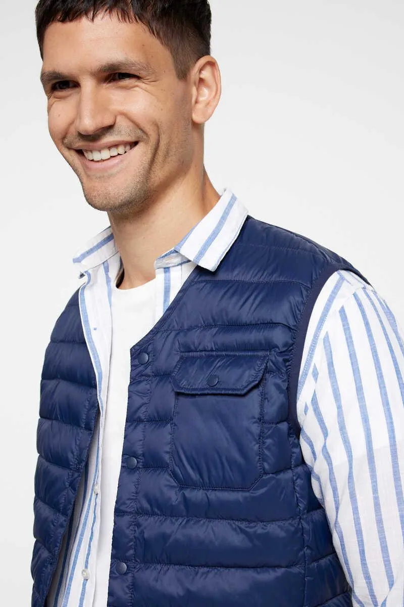 Chaleco cuello pico con snaps