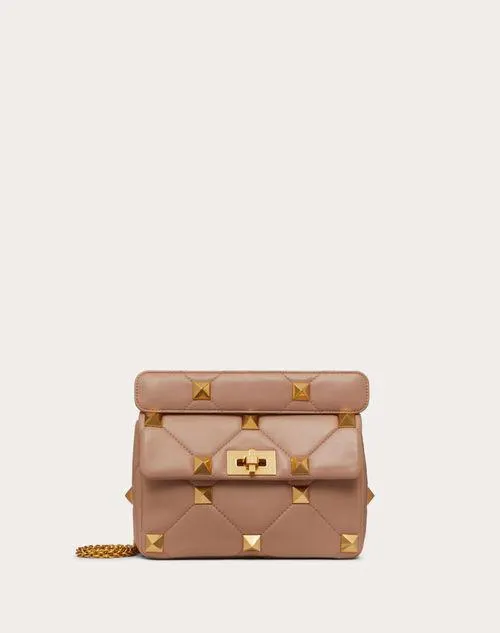 BOLSO MEDIANO CON CADENA ROMAN STUD THE SHOULDER BAG DE NAPA