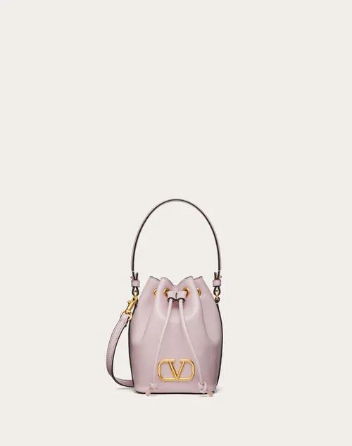 MINIBOLSO TIPO SACO DE CUERO NAPA CON EL VLOGO SIGNATURE