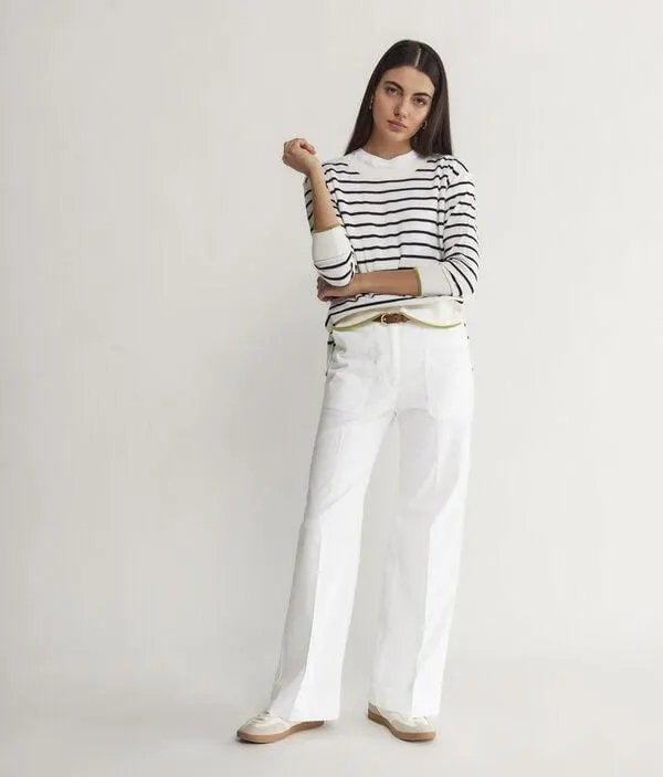 Pantalón con bolsillos aplicados