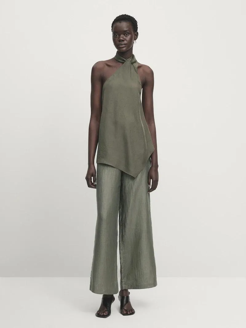 Top asimétrico cuello halter