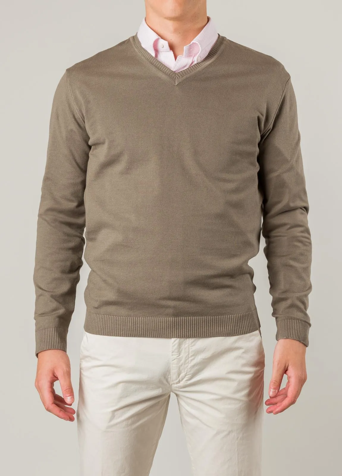 Jersey liso FUREST COLECCIÓN cuello pico color tostado