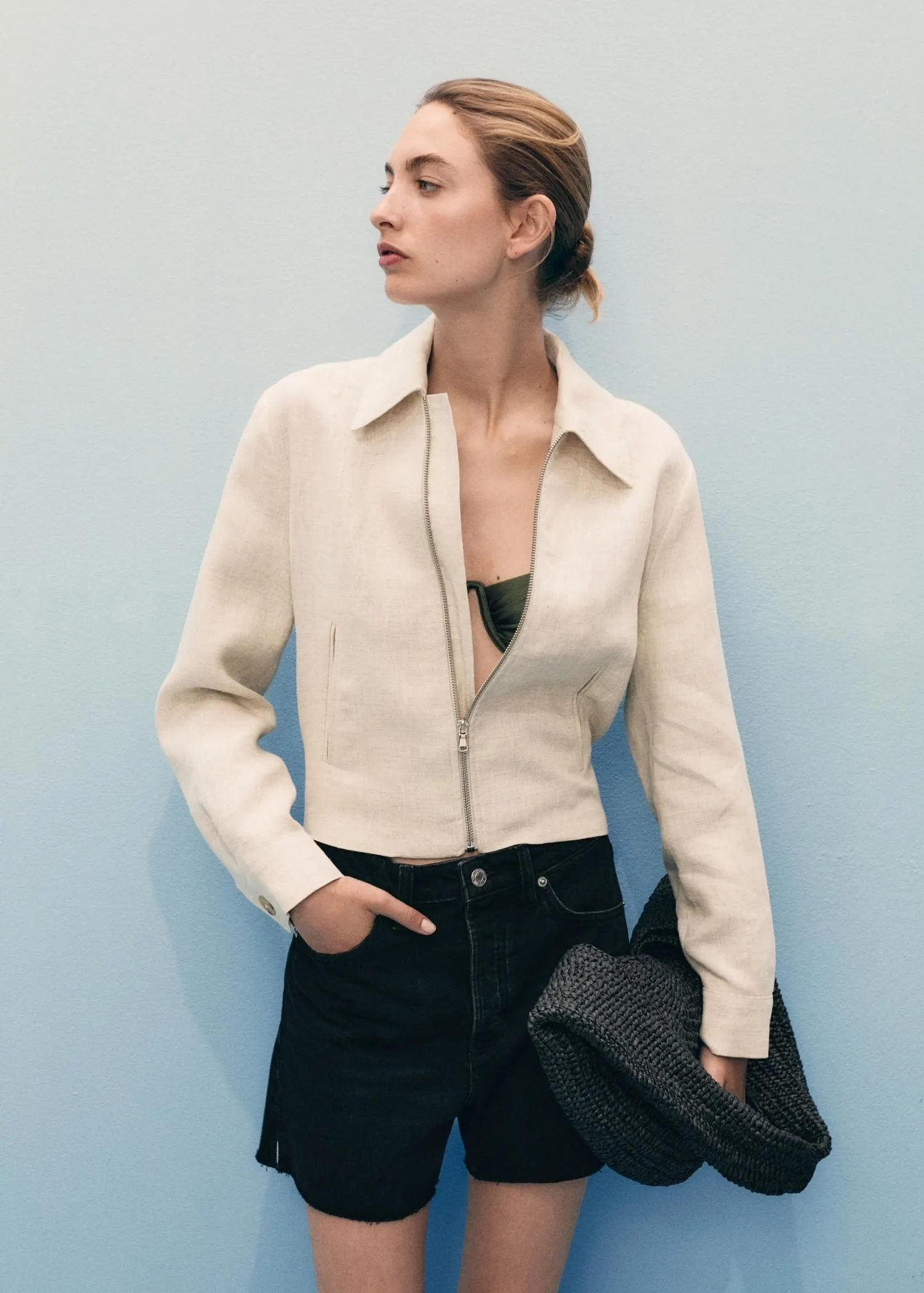 Shorts denim bajo deshilachado