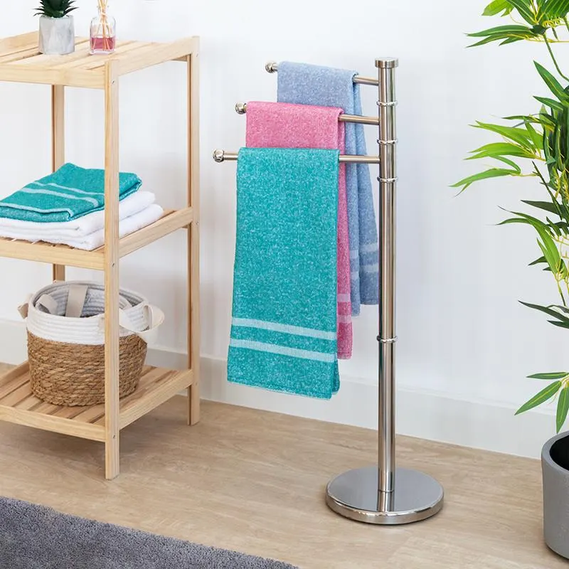 TOALLERO DE ACERO CON PIE DE 3 BRAZOS