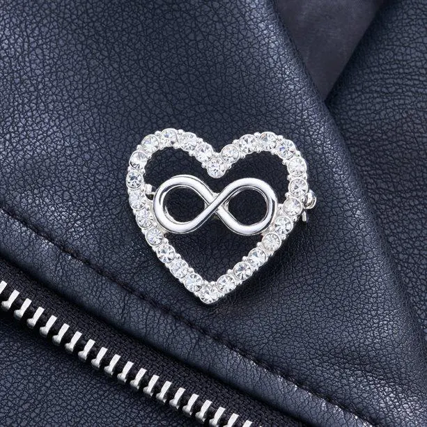 Hyväntekeväisyyskampanjan kristallipinssi