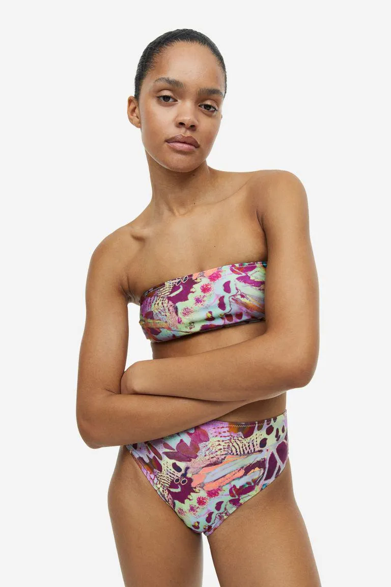 Topattu bandeau-bikinitoppi