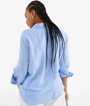 Pellavasekoitetta oleva kauluspaita