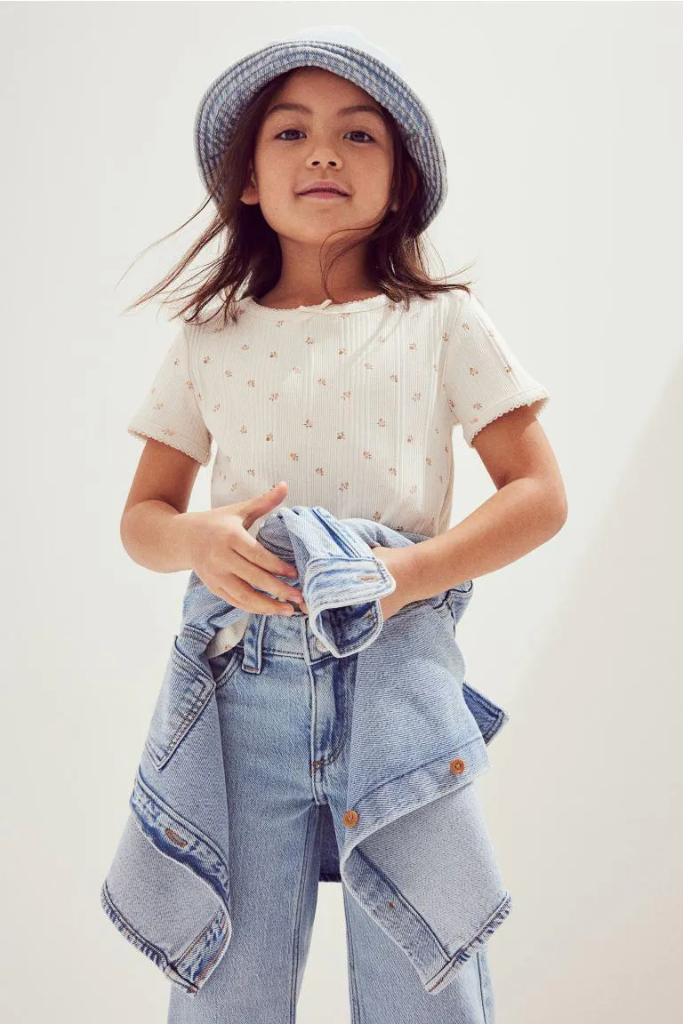 2 kpl ribattuja puuvillatrikoisia puseroita