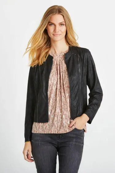 In Front jakku Mapel