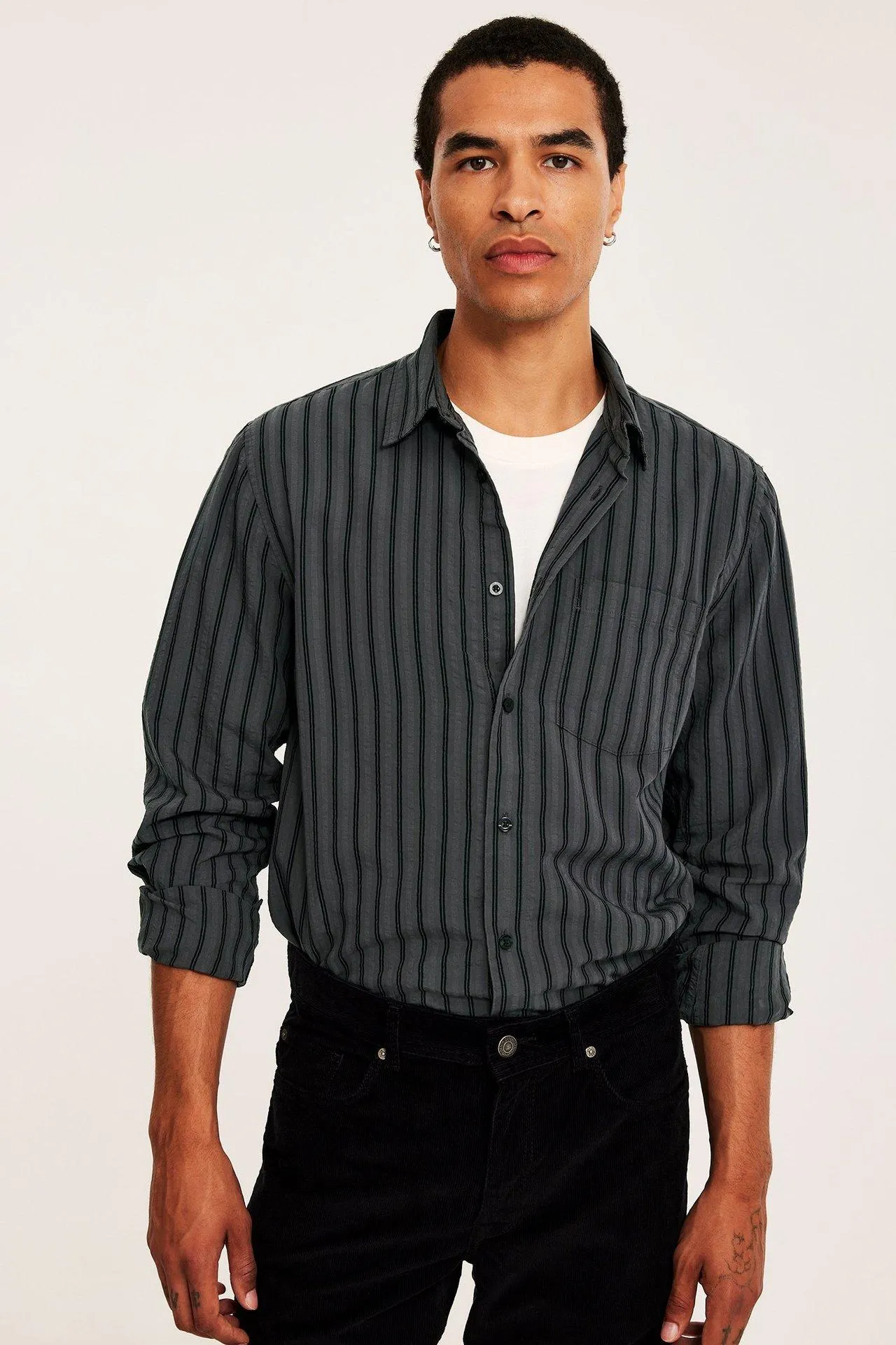 Tekstuuripintainen paita