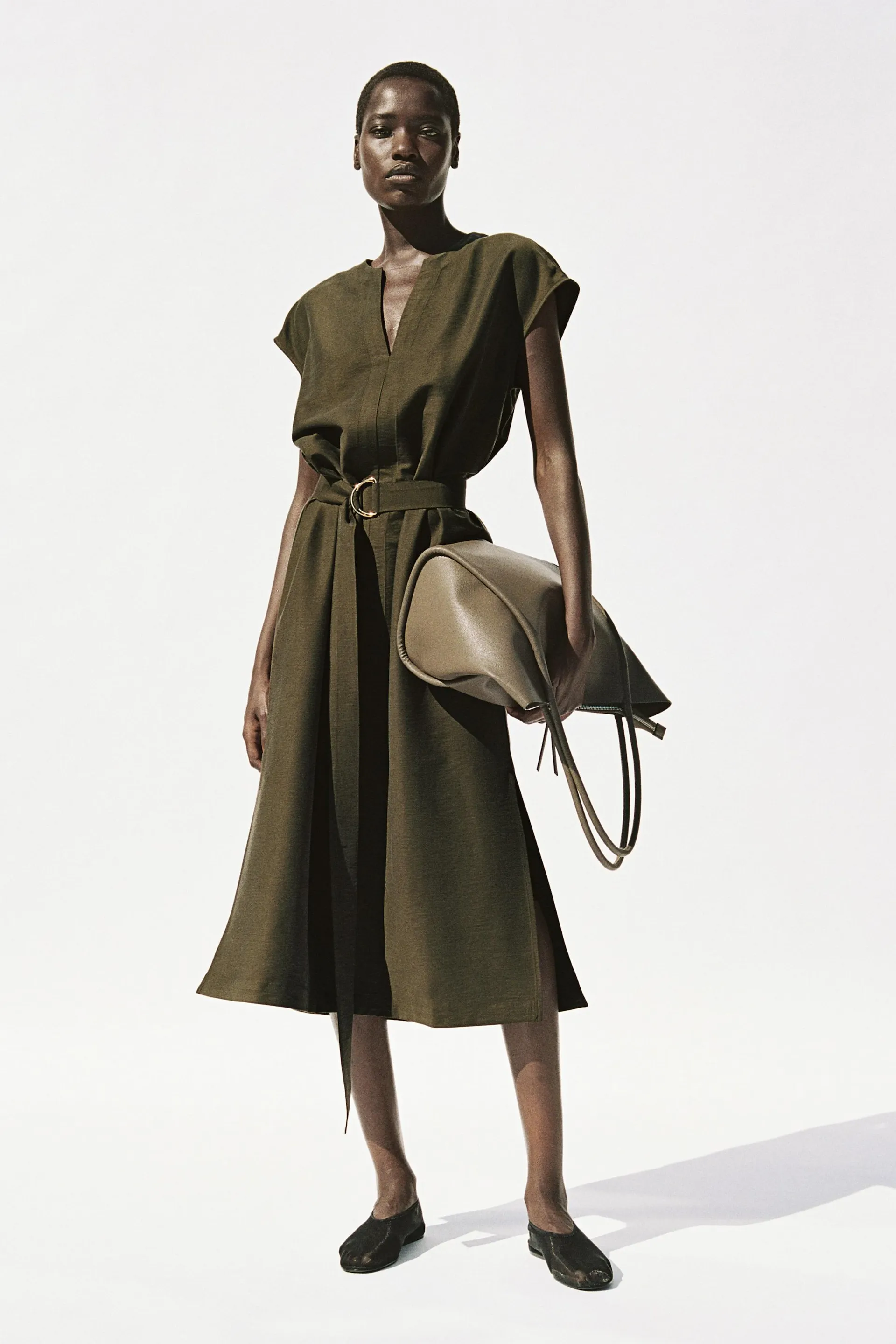 Vyöllinen midimekko