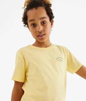 T-paita selkäpainatuksella