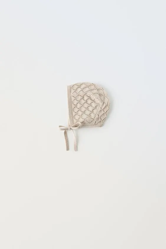 TEXTURED KNIT BONNET