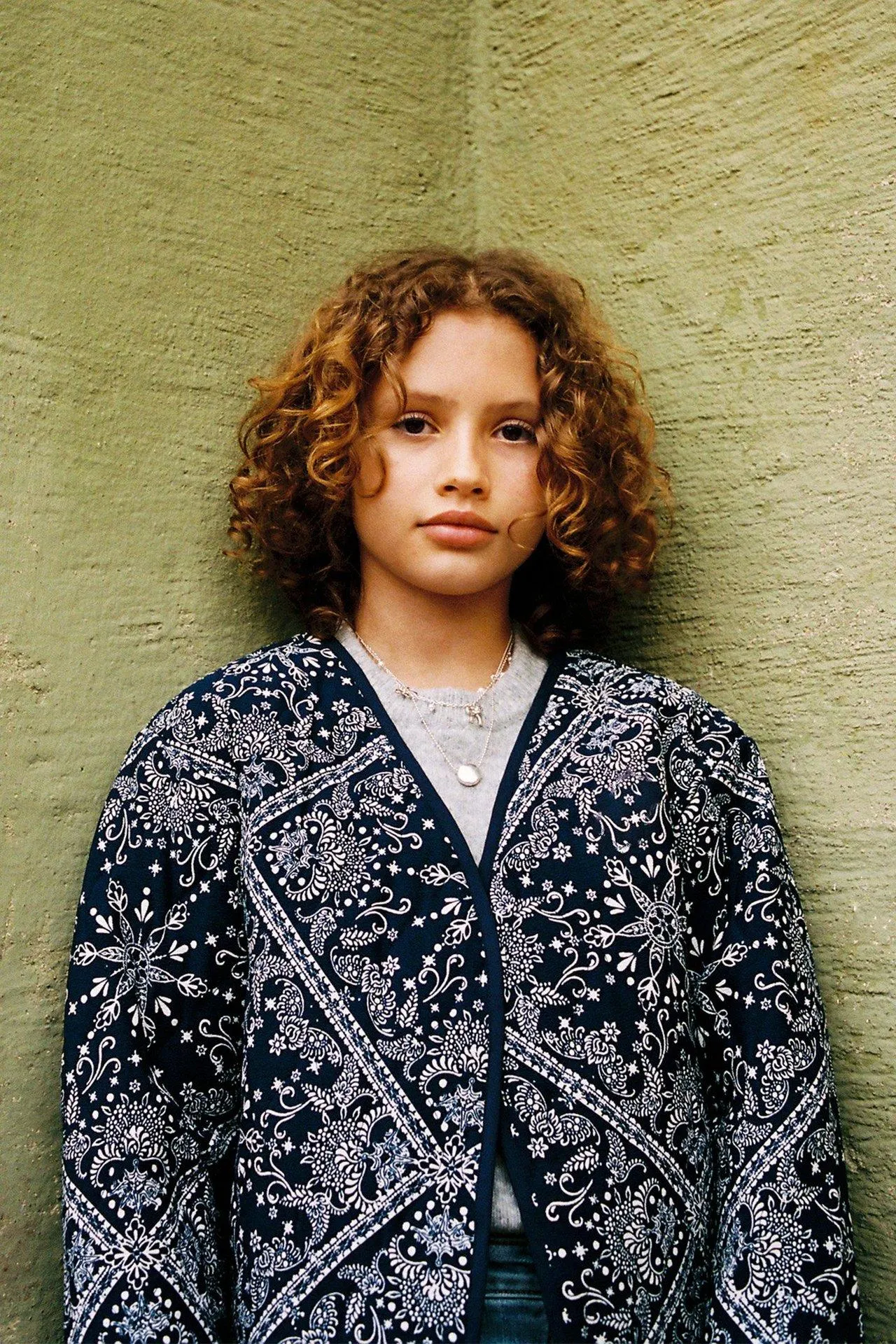 Tikattu kuviollinen takki