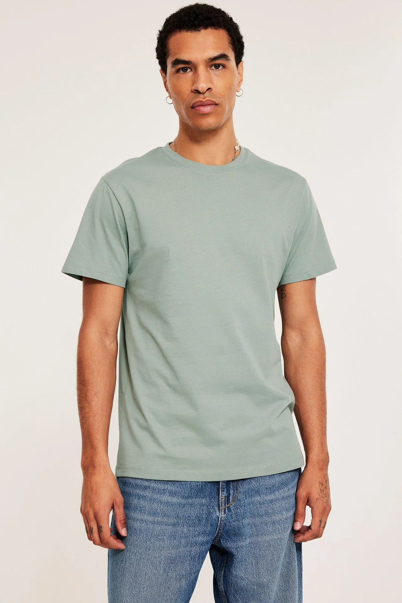 T-paita, jossa pyöreä pääntie