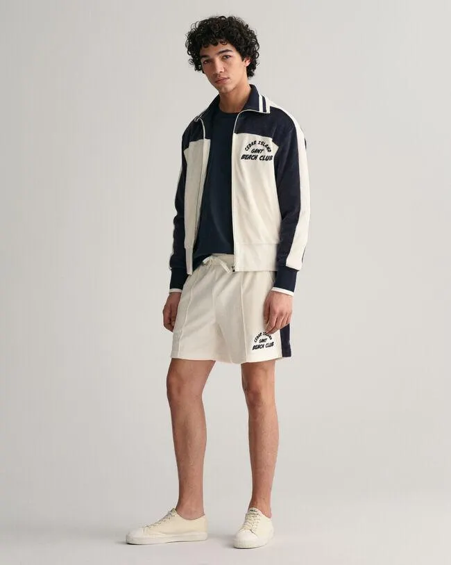 Kaksi etutaskua ja takatasku oikealla puolella