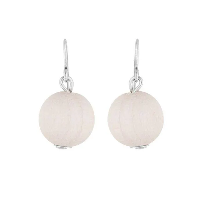 Karpalo-korvakorut valkoinen