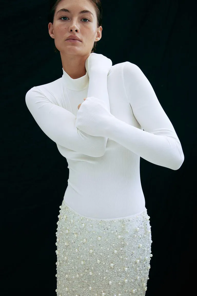 Puolipoolokauluksinen stringbody