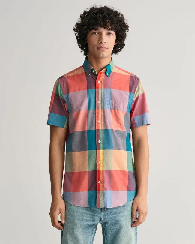 Regular fit ‑mitoitettu lyhythihainen paita intialaisesta madrasruutukankaasta