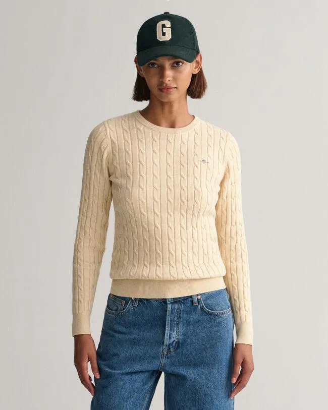 Joustopuuvillainen palmikkoneulepusero, jossa pyöreä pääntie