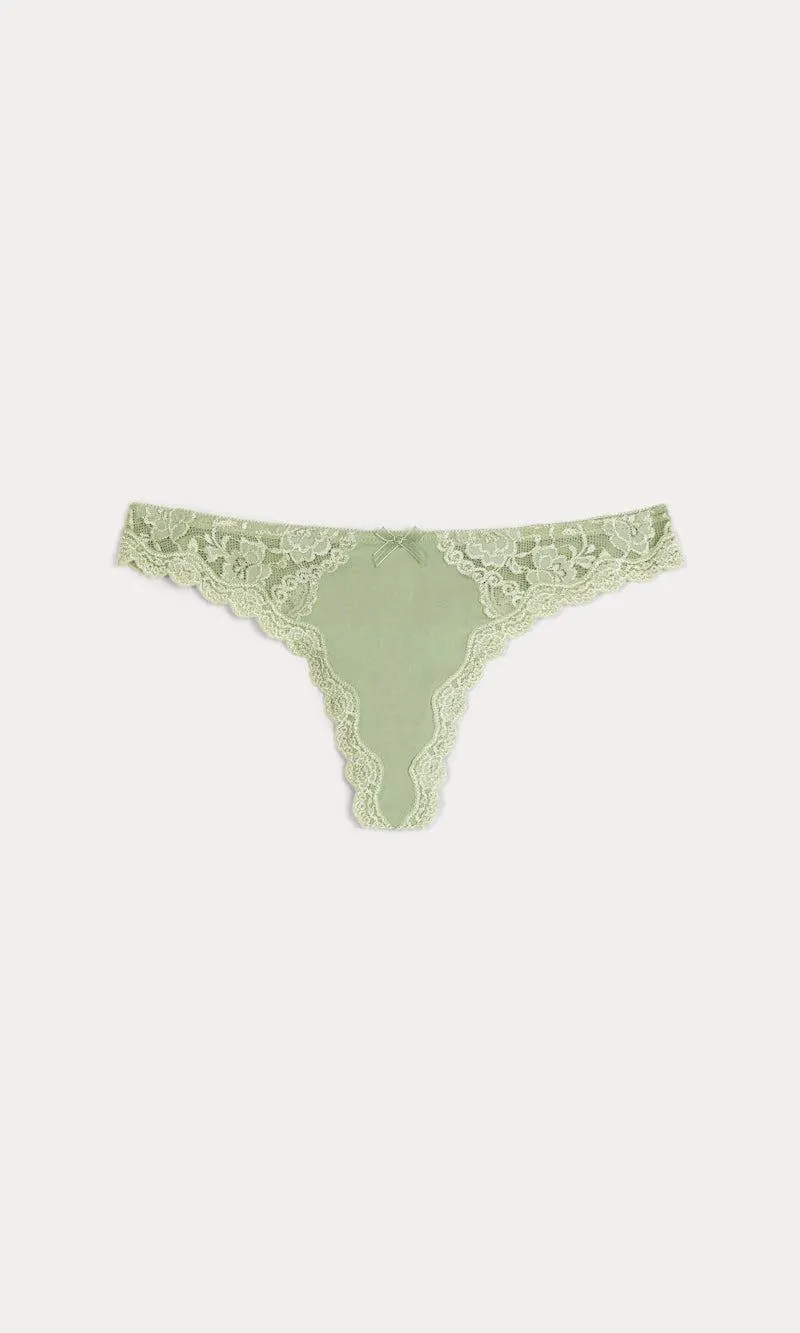 Bella -stringit pitsiä