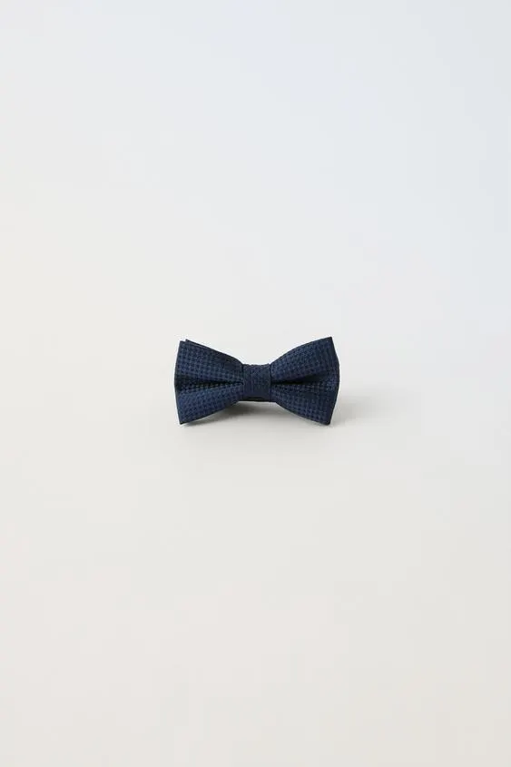 STRUCTURED BOW TIE