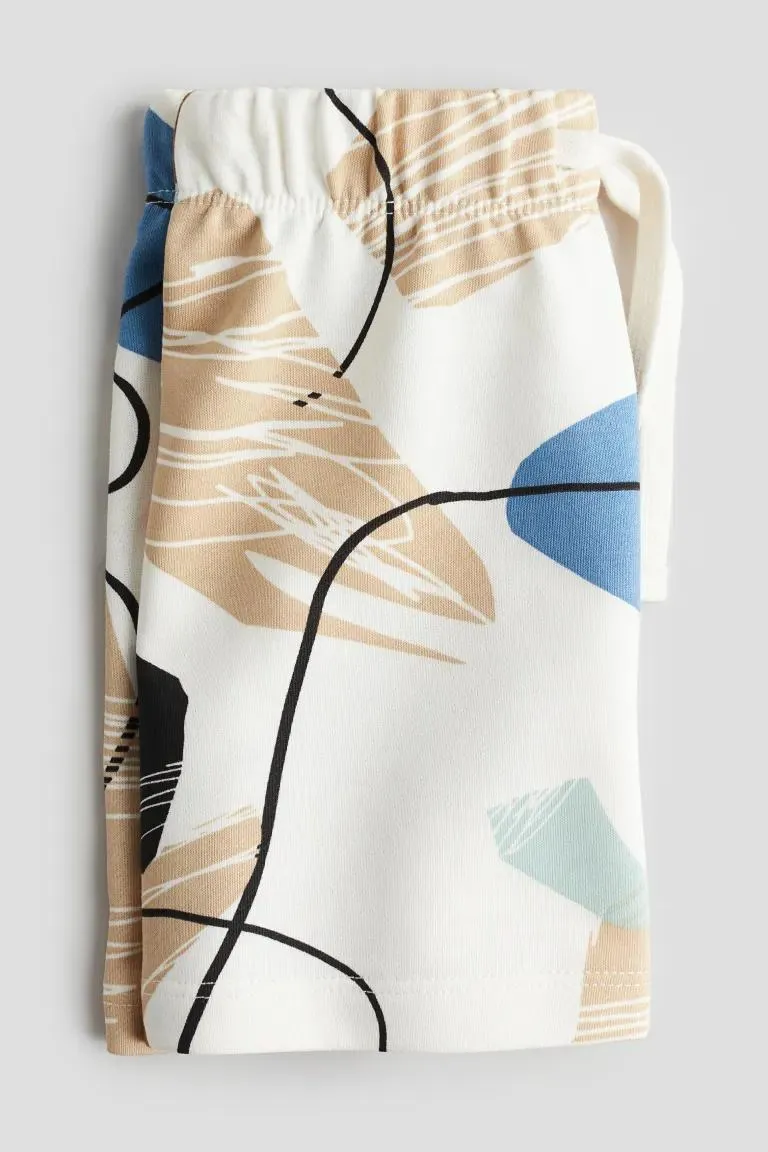 Painokuvioiset collegeshortsit