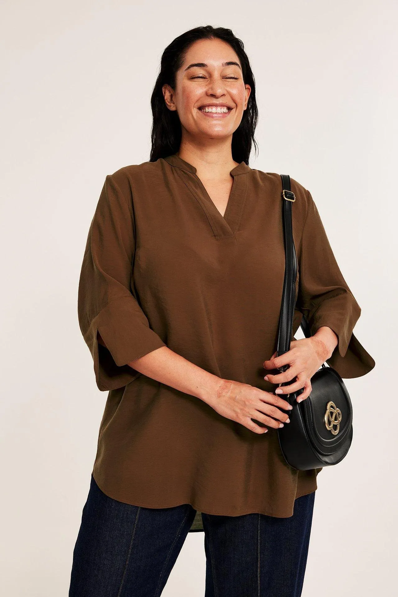 V-kauluksellinen pusero