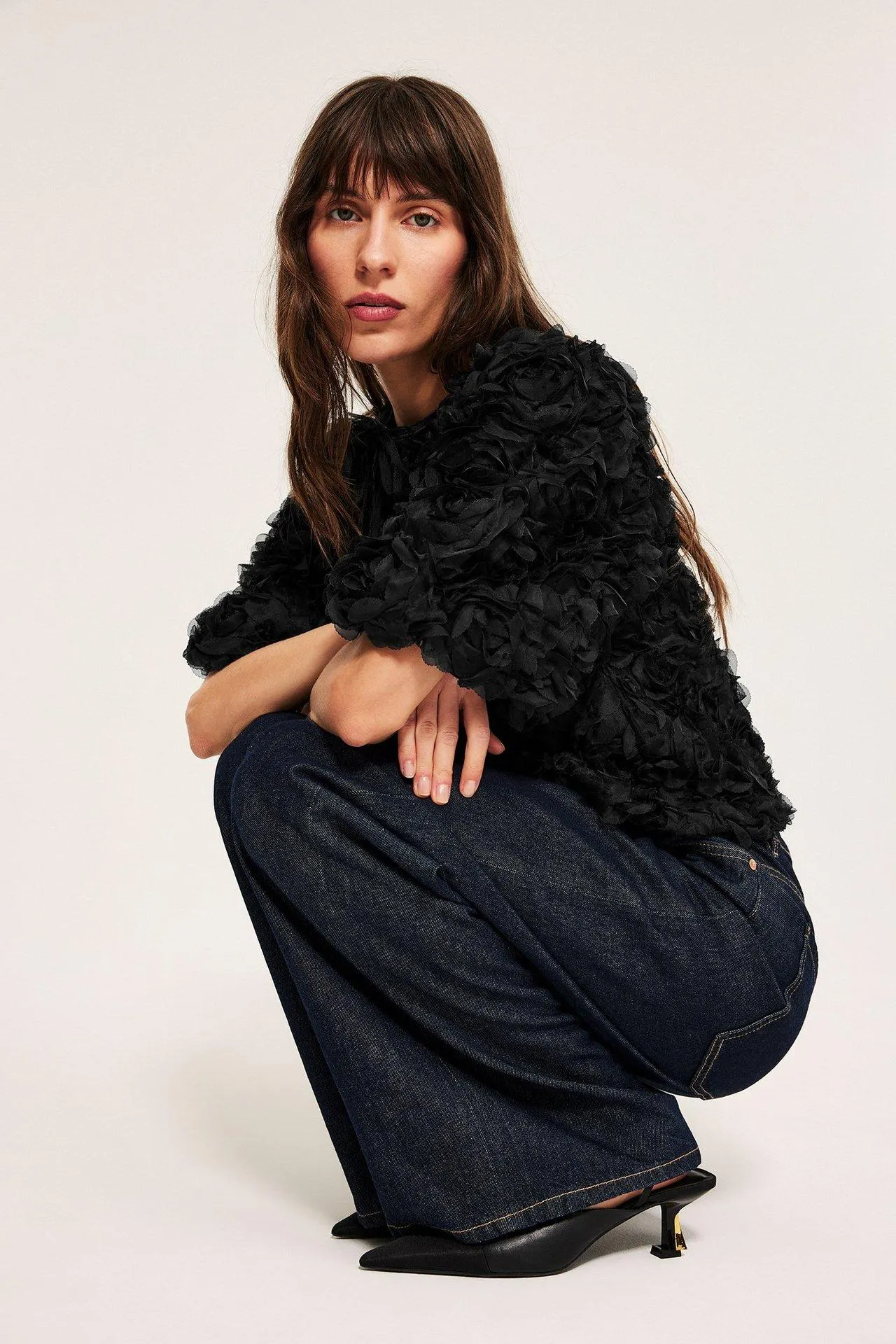 Puhvihihainen pusero, jossa on solmittavat nauhat