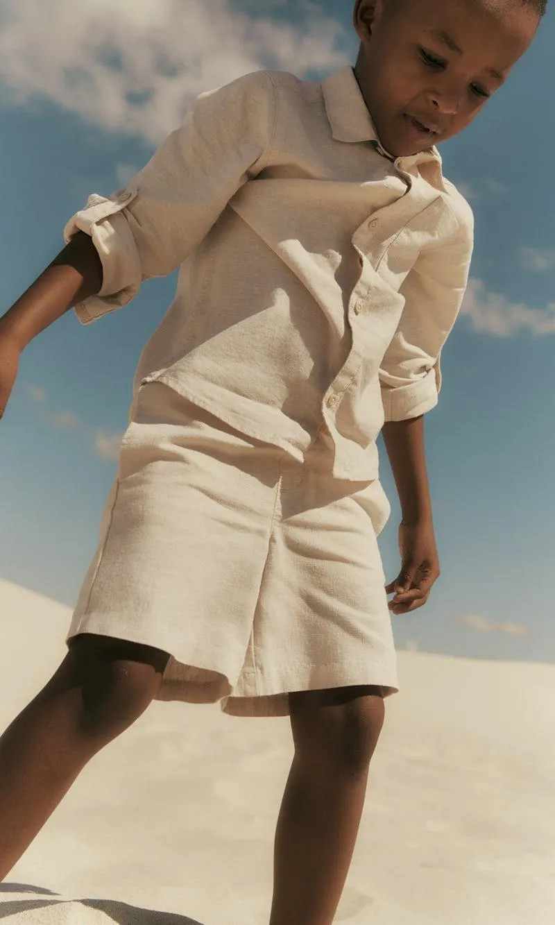 Shortsit pellavasekoitetta