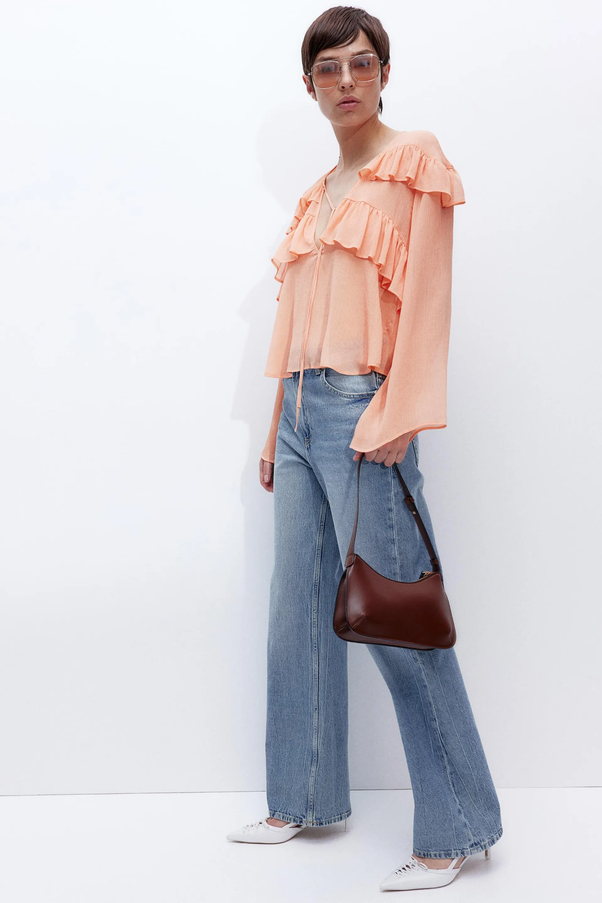 Rypytetty röyhelöreunainen pusero