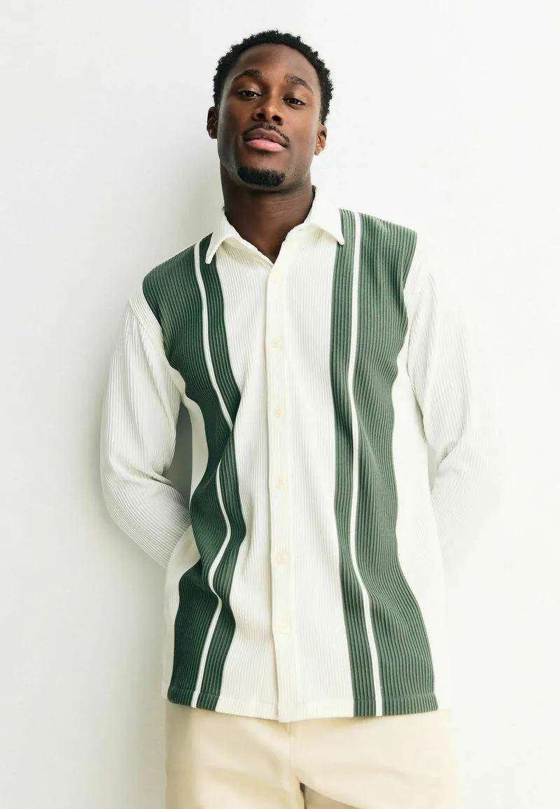 REGULAR FIT - STRIPE SHORT SLEEVE - Vapaa-ajan kauluspaita - white sage green