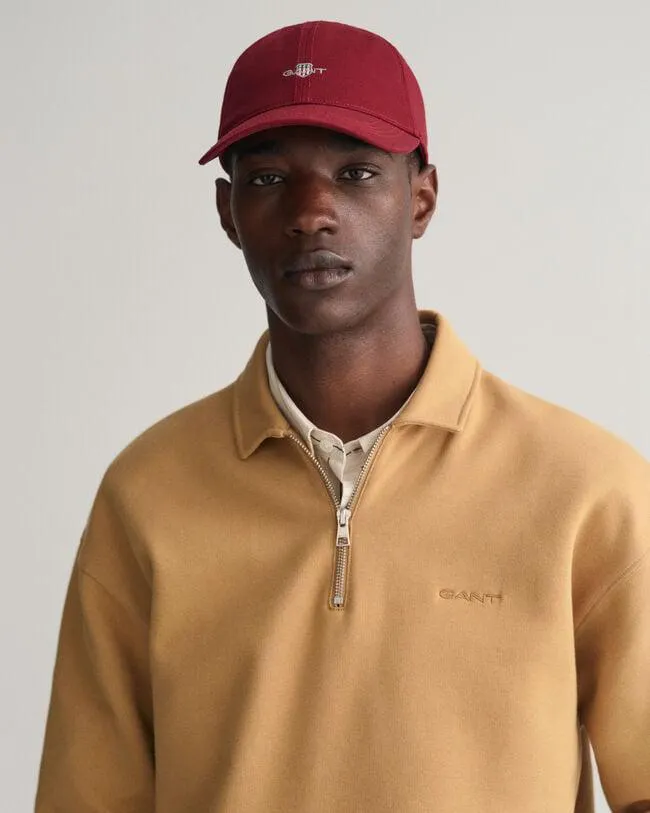 Edessä kirjailtu GANT-kuvio