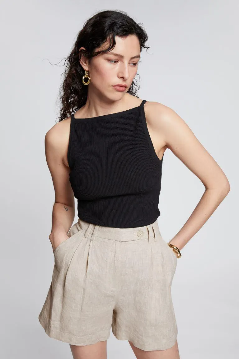 Rennot pellavashortsit