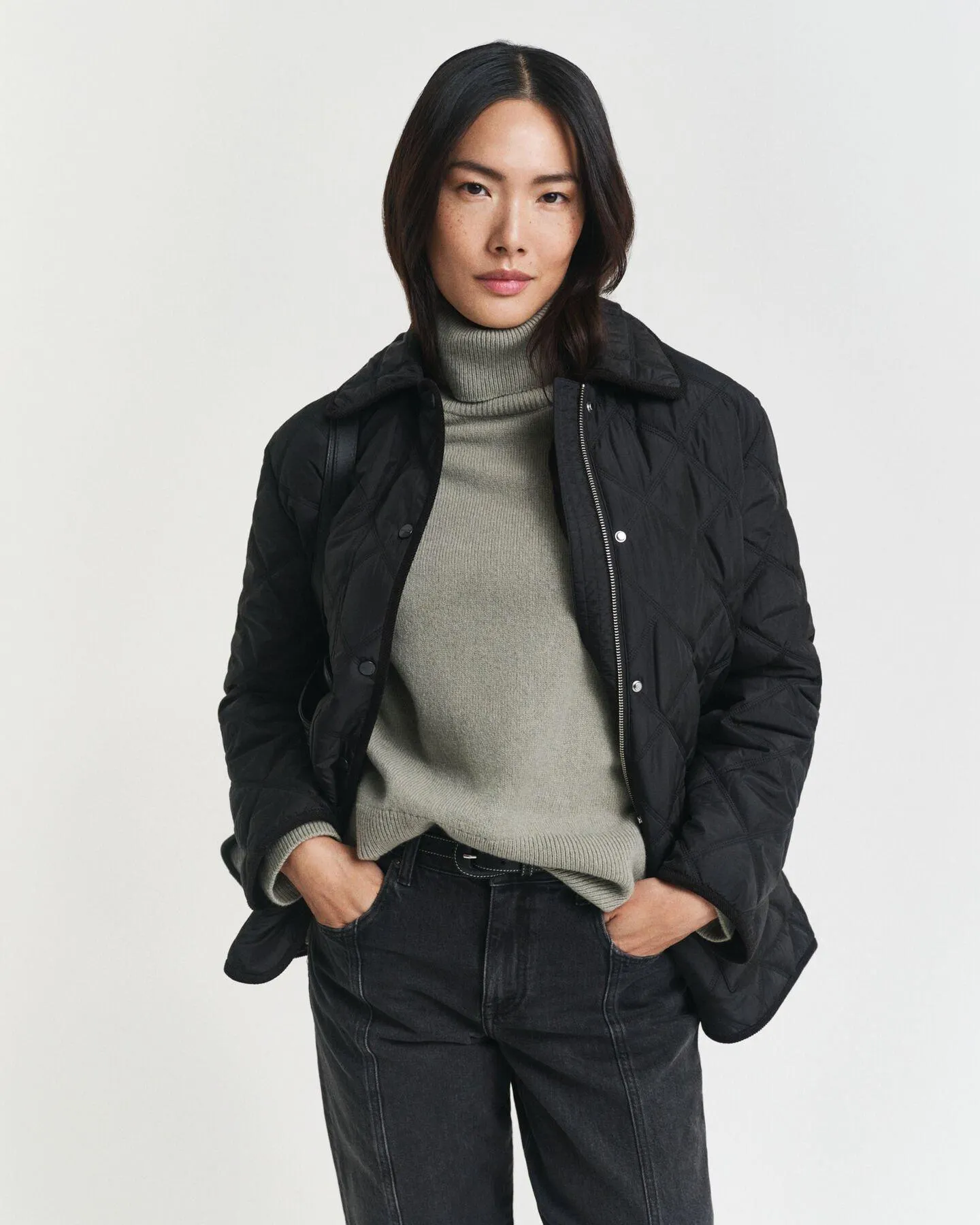 Vakosamettisomisteinen tikkitakki