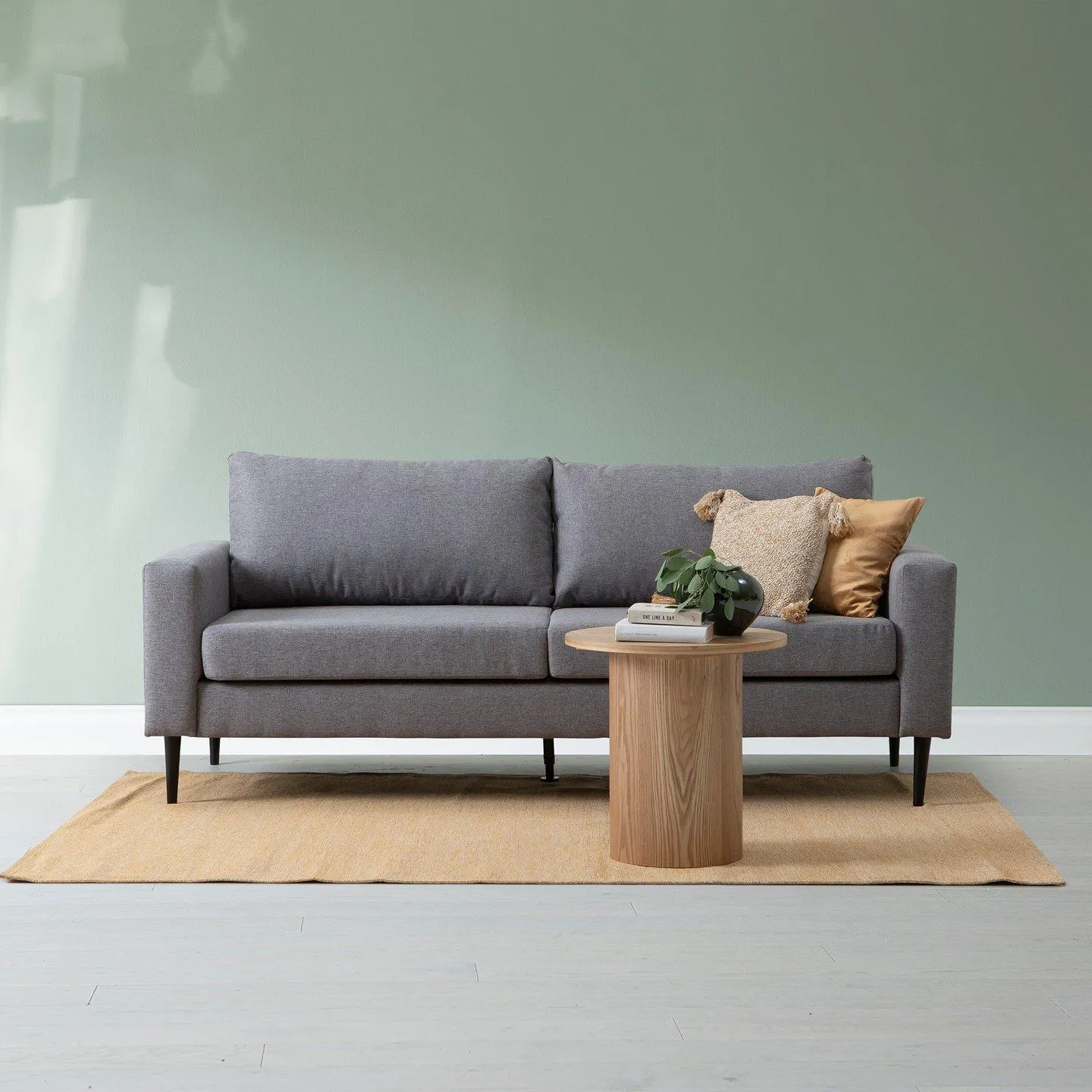 3-istuttava sohva harmaa, musta jalka