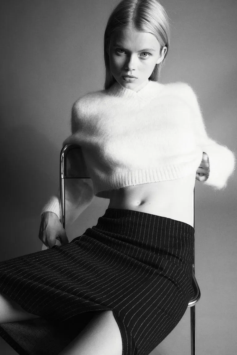 Lyhyt mohairsekoitteinen neulepusero