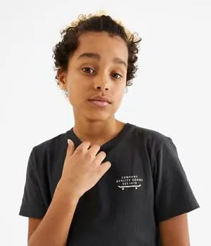 T-paita selkäpainatuksella