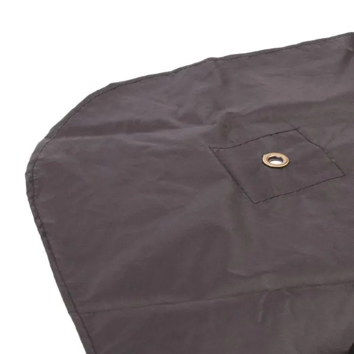 Bunker 3 pilkkiluukuilla varustettu pilkkiteltan lattia