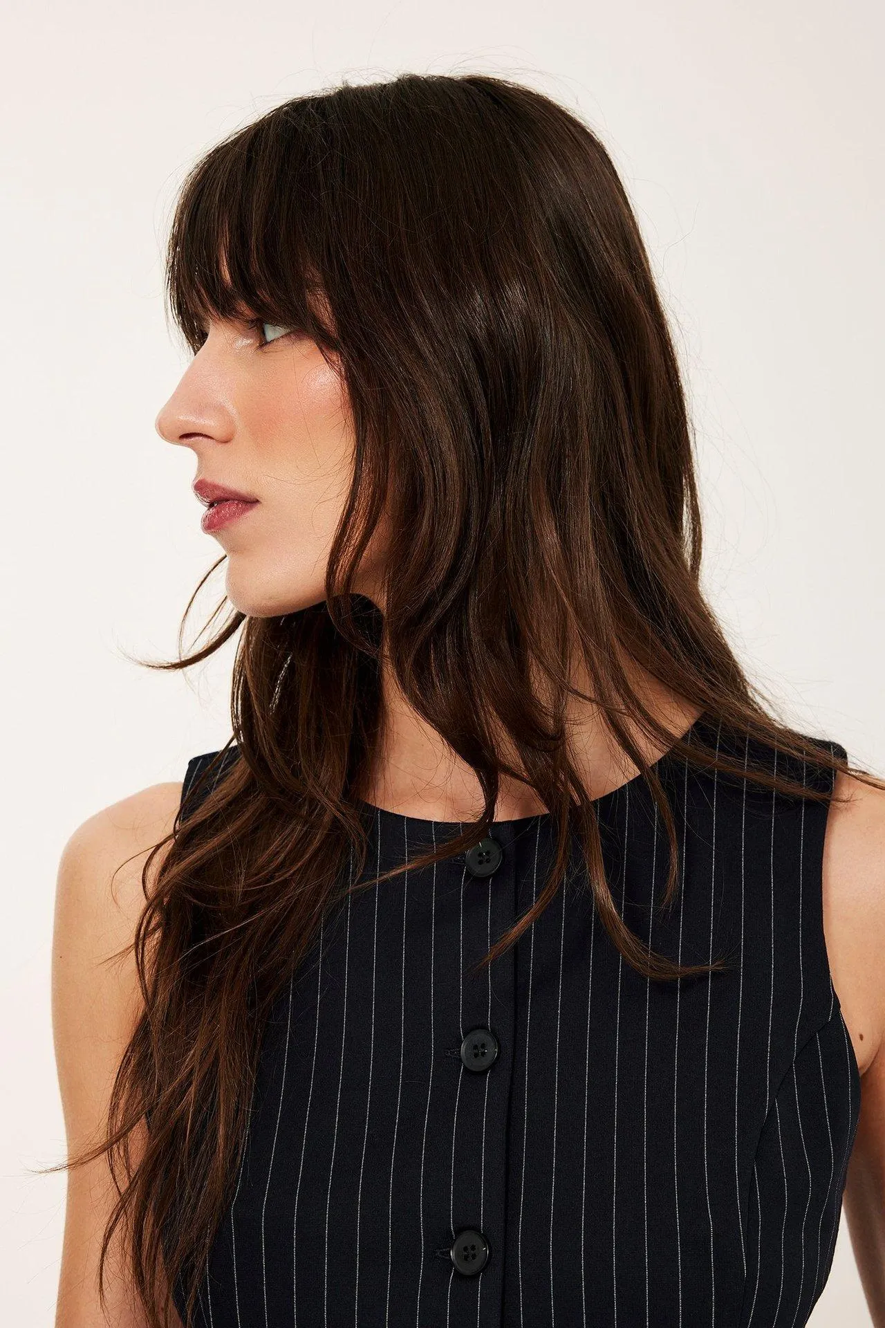 Liituraitakuvioinen räätälöity liivi