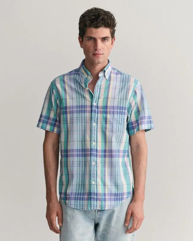 Regular fit ‑mitoitettu värikäs lyhythihainen madraspaita