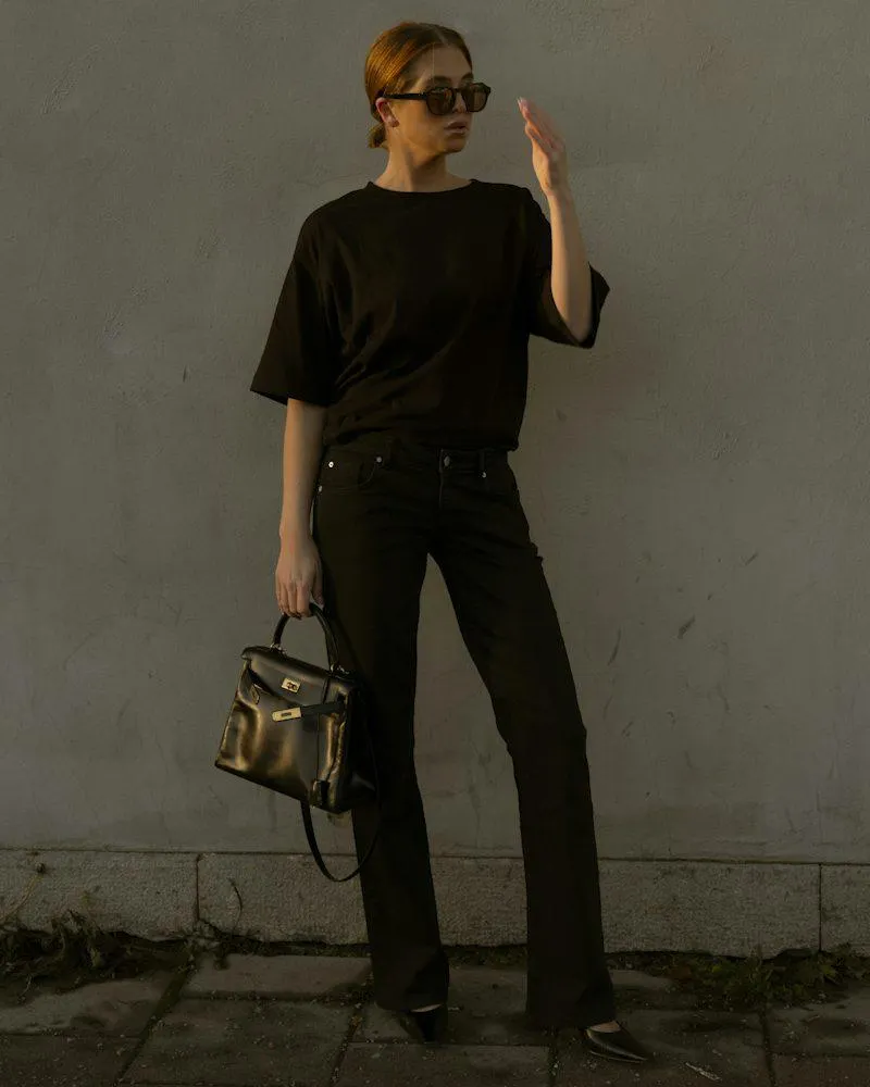 Matalat farkut leveillä lahkeilla