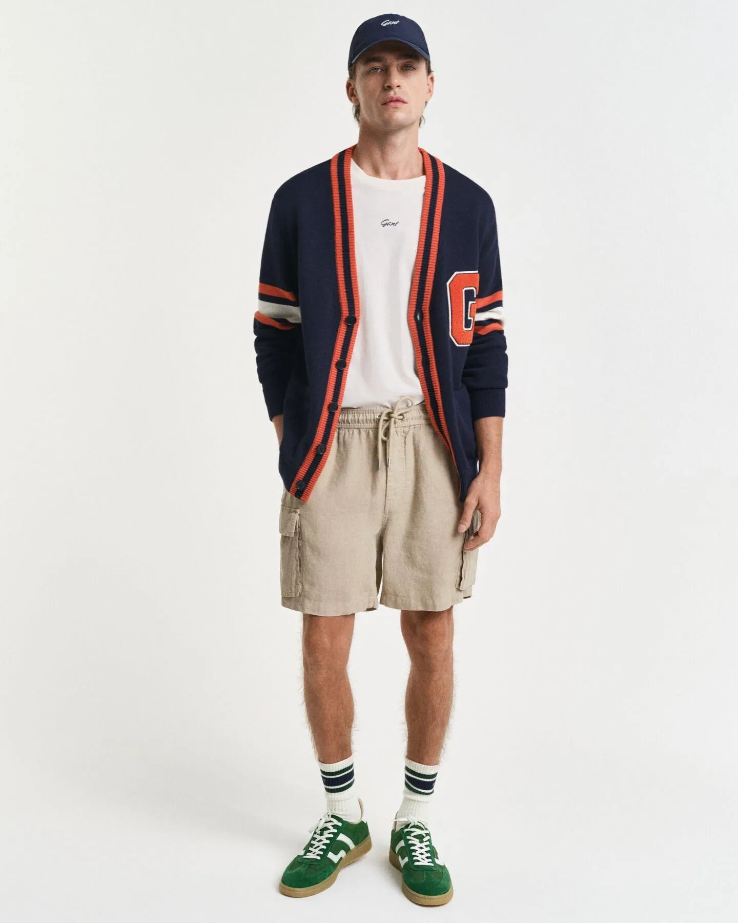 Regular fit ‑mitoitetut pellavaiset reisitaskushortsit