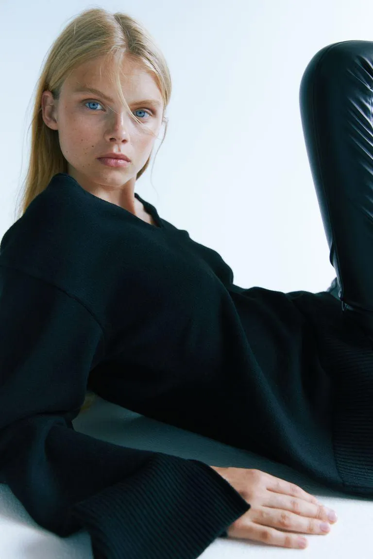 V-aukkoinen neulepusero