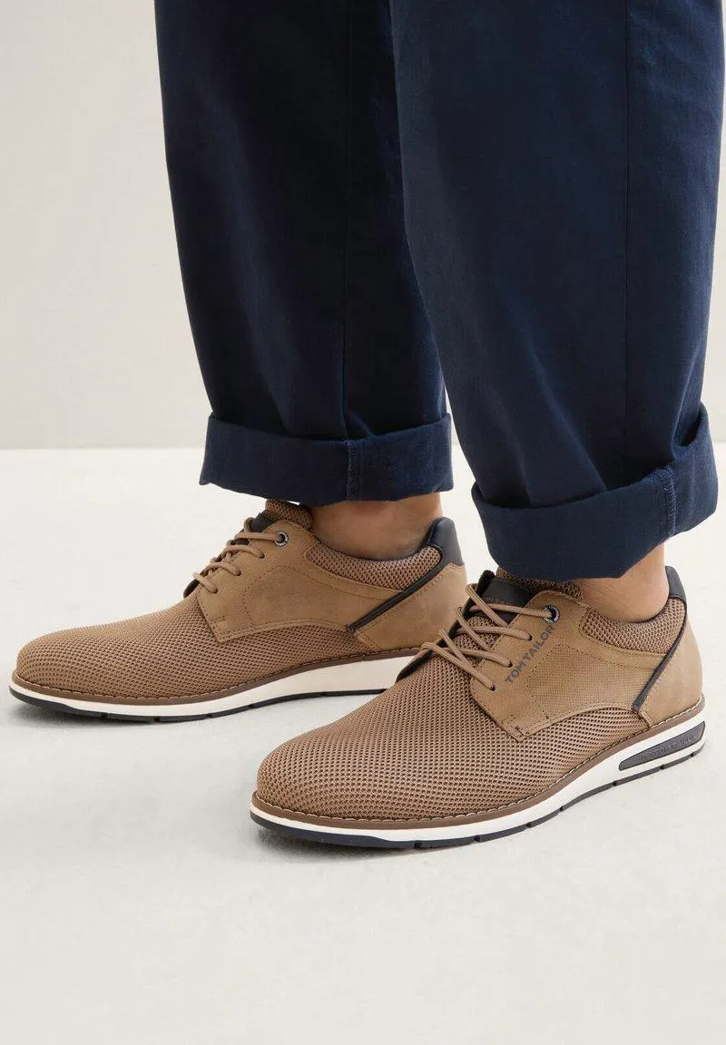 Matalavartiset tennarit