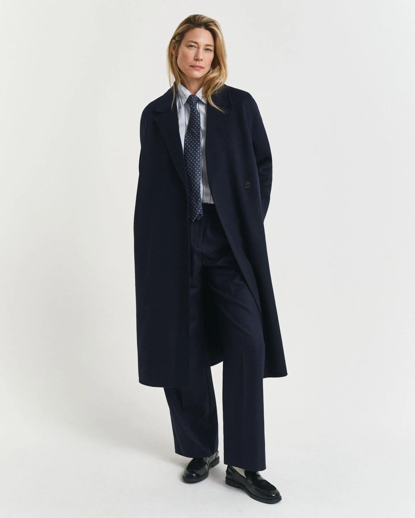 Käsin tikattu takki vyöllä