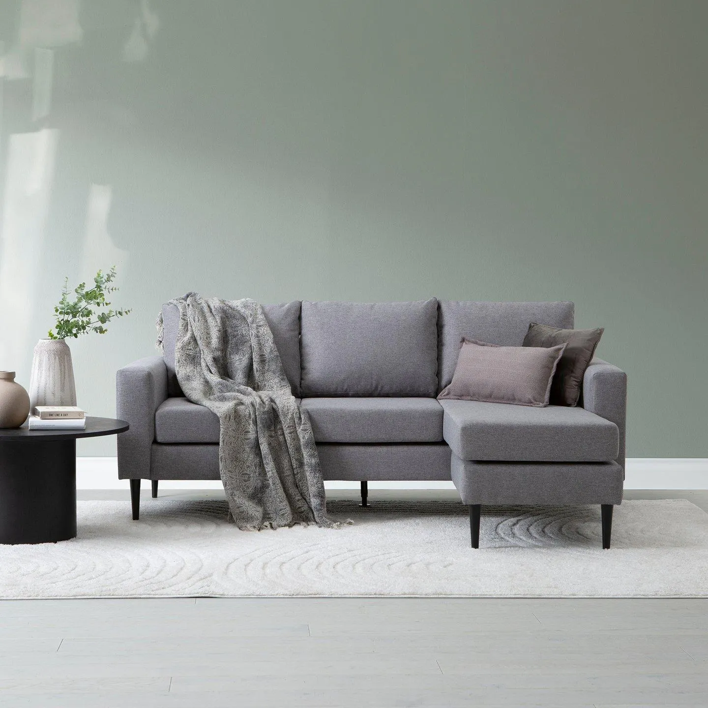 3-istuttava divaanisohva harmaa, mustat jalat